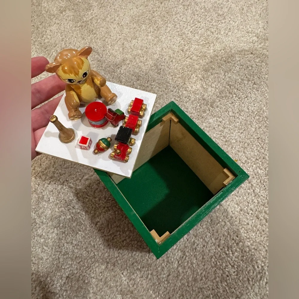 Mid century modern Green block Box with Figurines Christmas